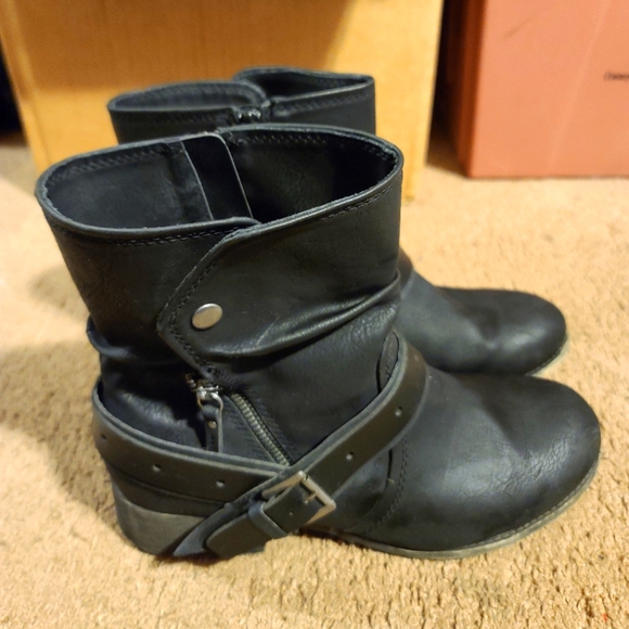 Shoes - Womens booties/ankle boots